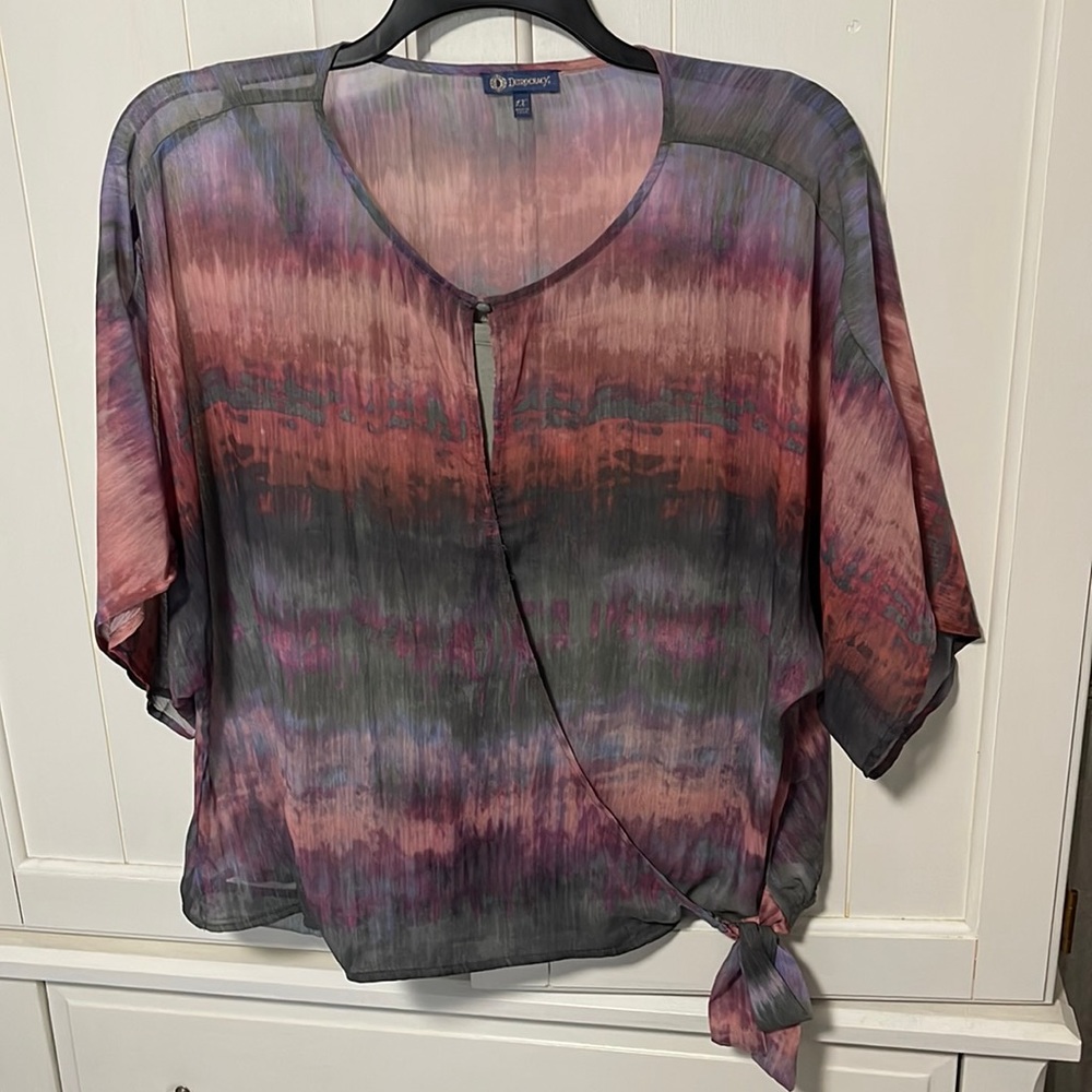 Democracy Top only worn once. Size 1X